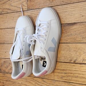 Veja Campo Size 43 leather White/Ice/Guimave